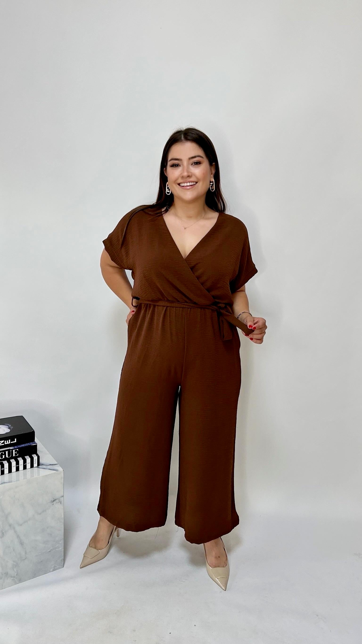 Kruvaze Yaka Kahverengi Tulum 