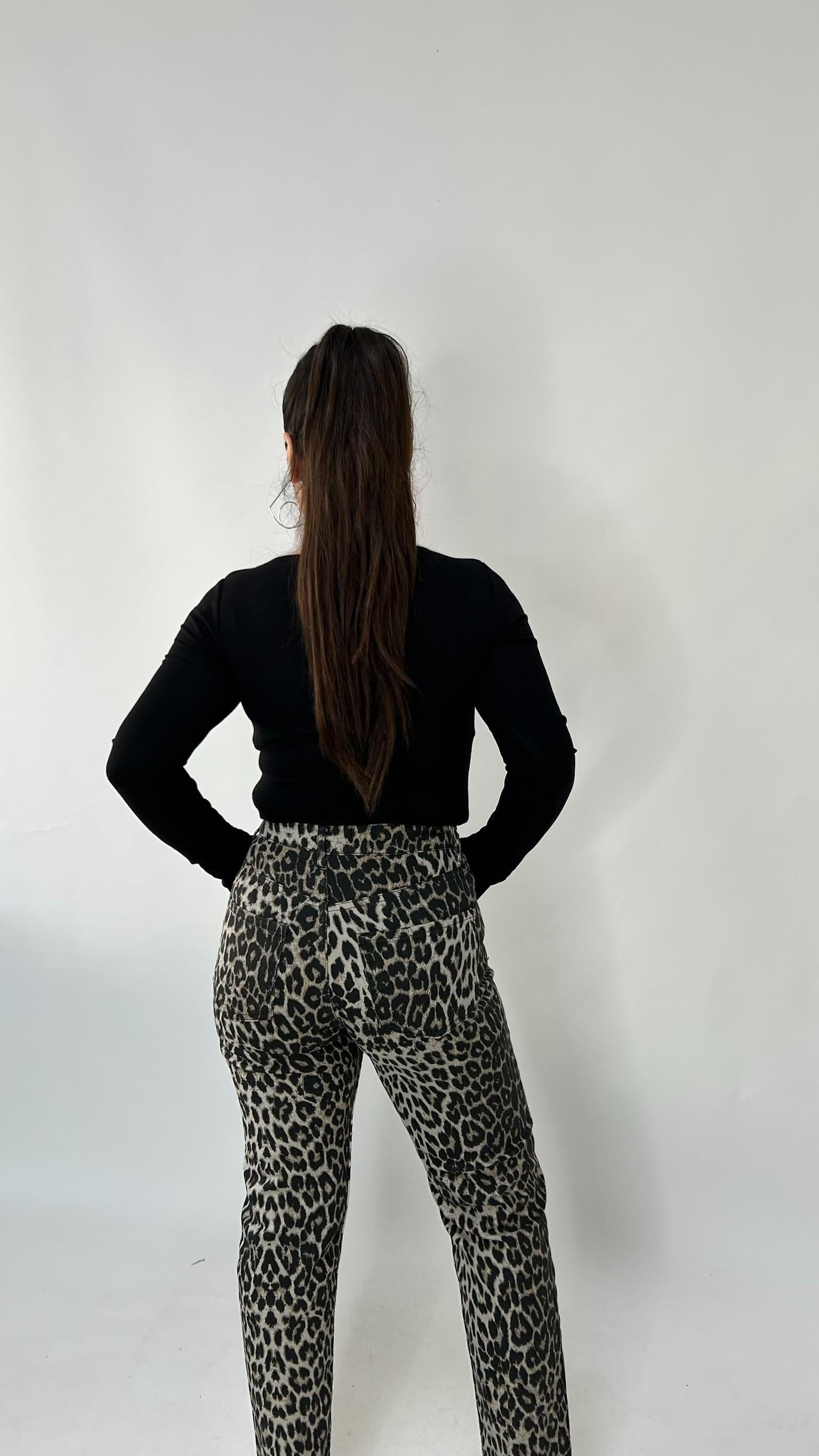 Leopar Boru Paça Jean