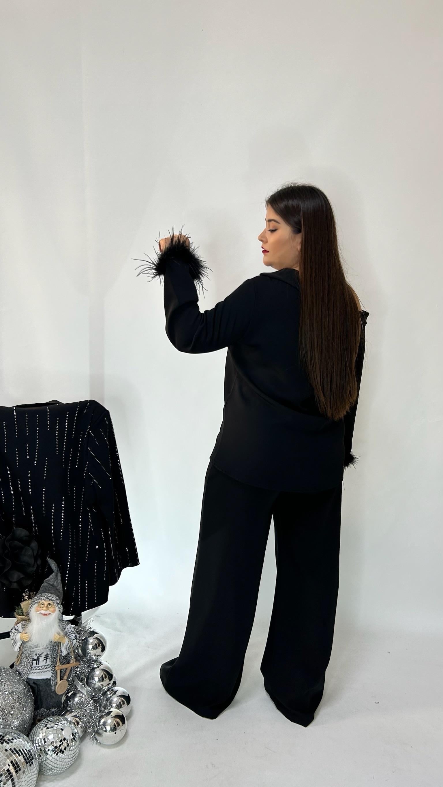 Otriş Detaylı Madonna Yaka Takım 