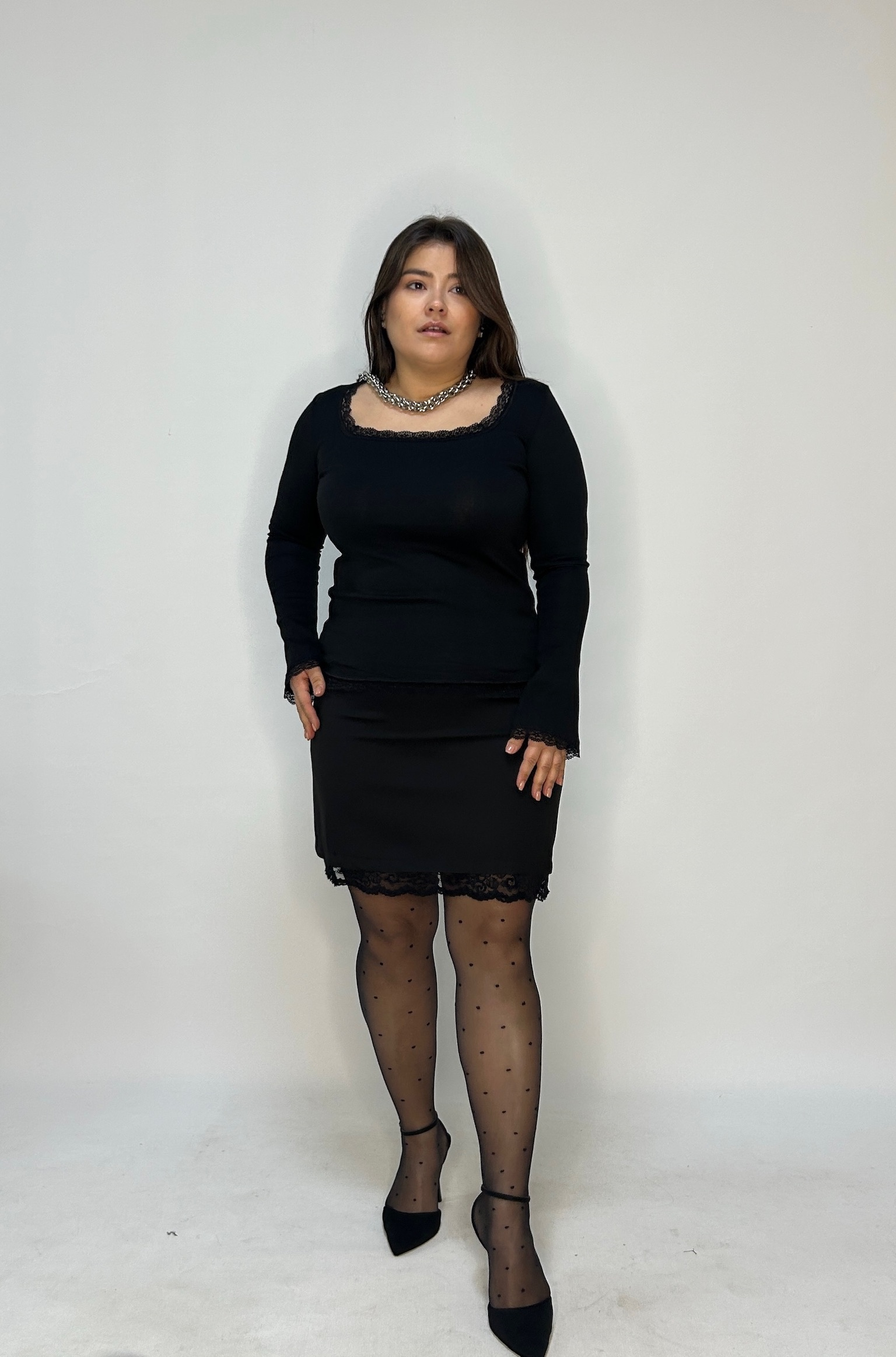 Siyah Dantel Detaylı Kare Yaka Modal Kumaş Bluz 