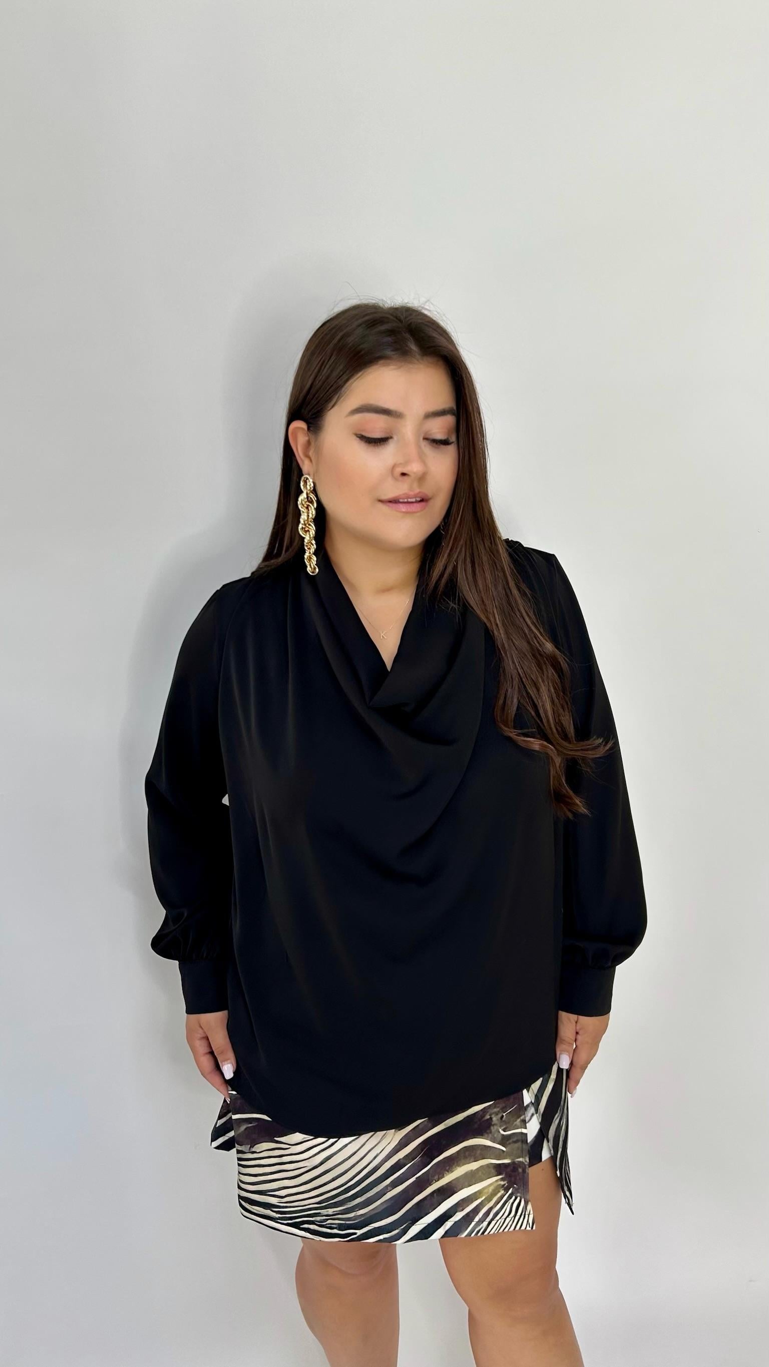 Siyah Degaje Yaka Bluz 