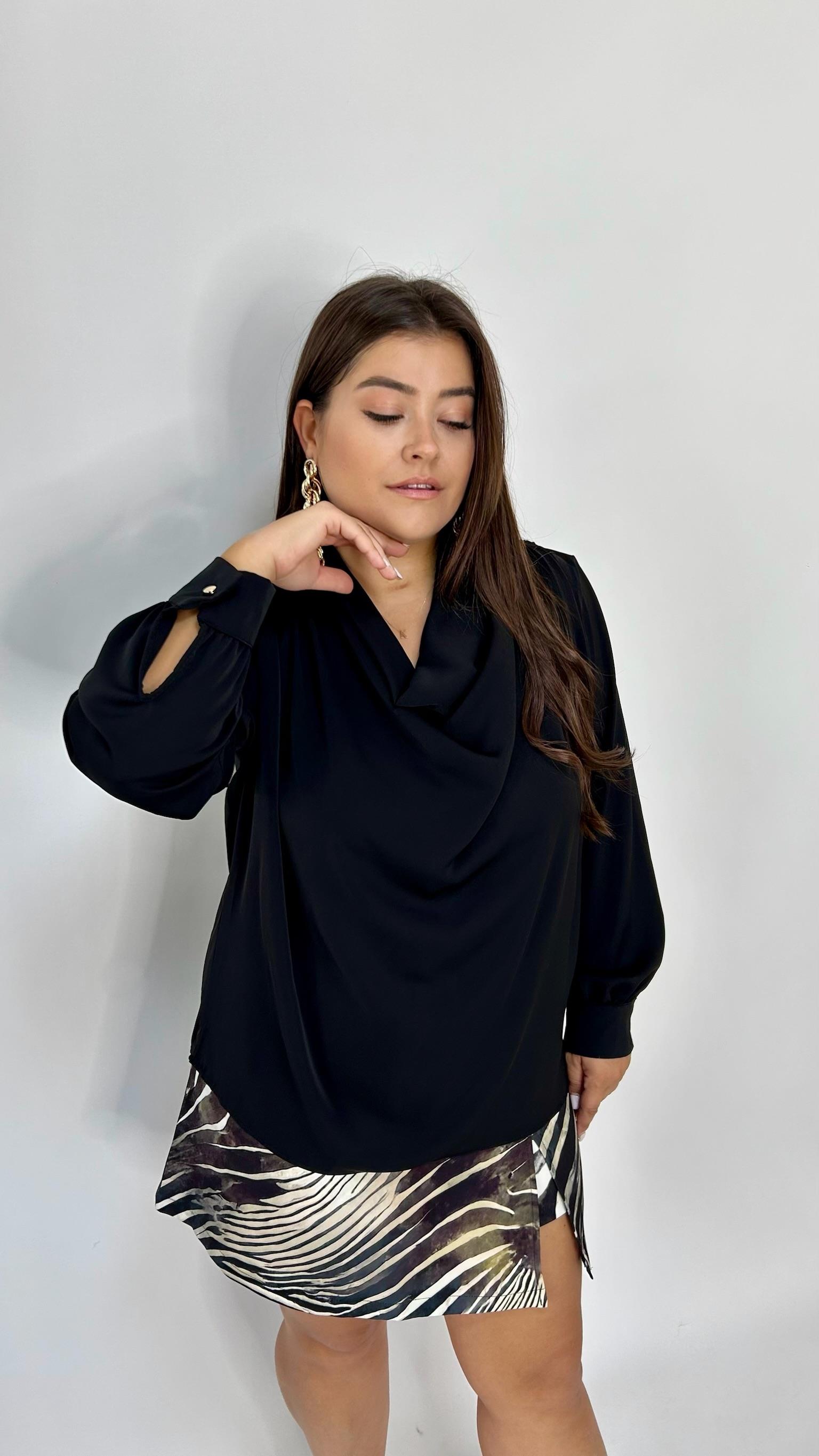 Siyah Degaje Yaka Bluz 