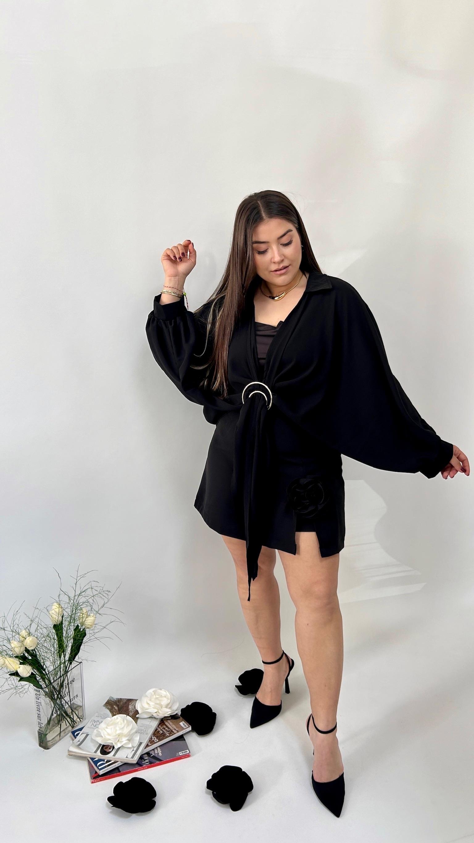 Siyah Gold Toka Detaylı Bluz 