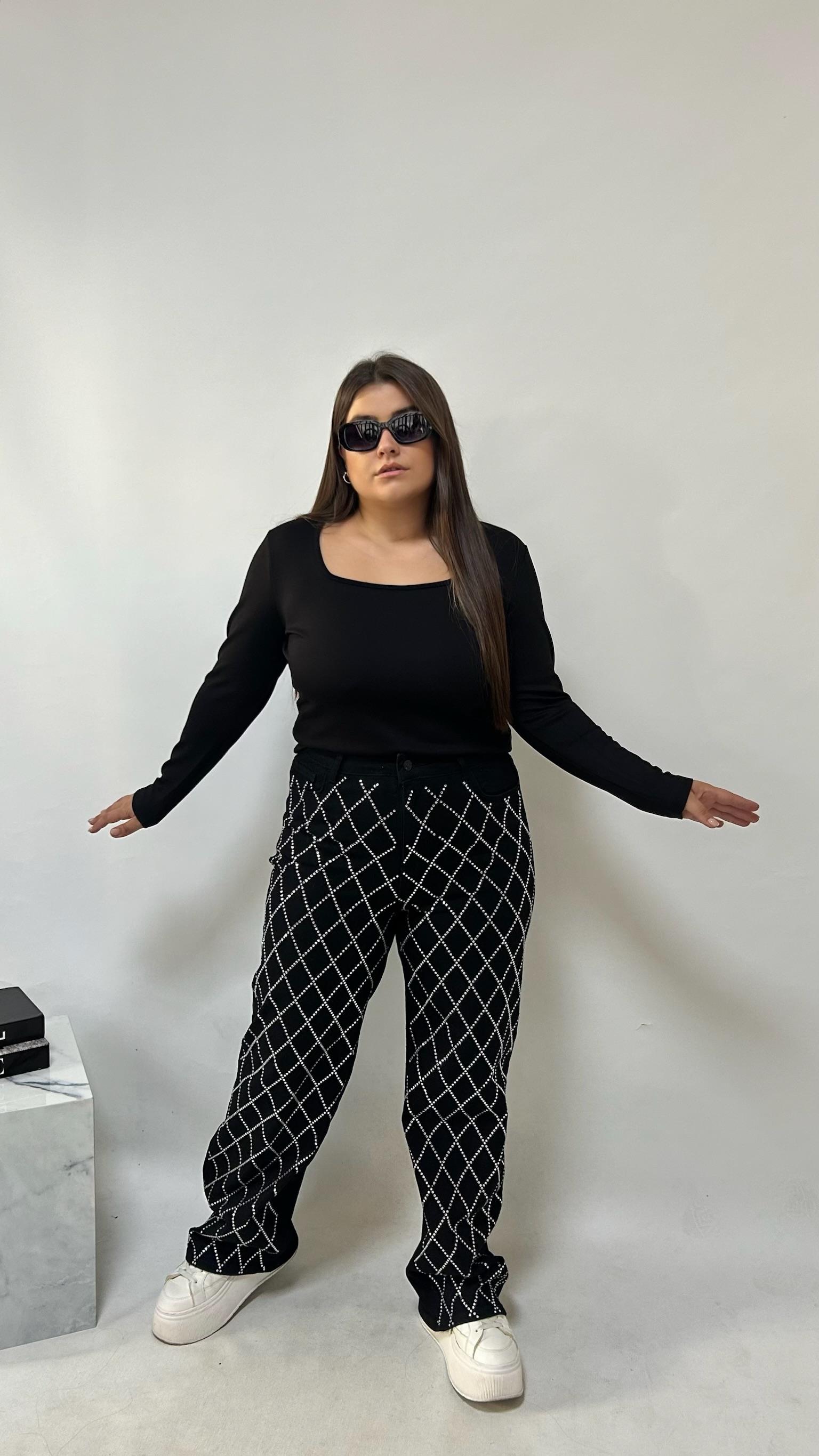 Siyah Kare Yaka Modal Kumaş Bluz 