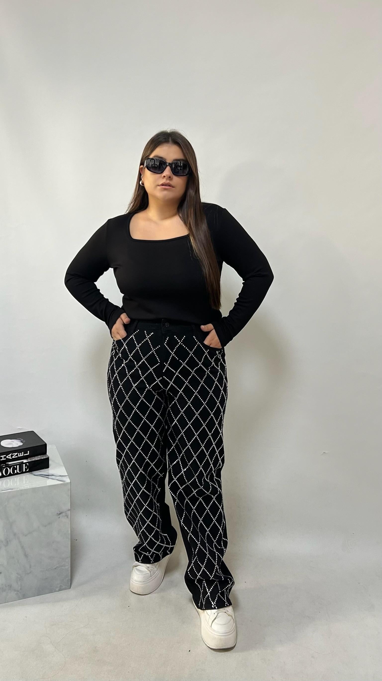 Siyah Kare Yaka Modal Kumaş Bluz 