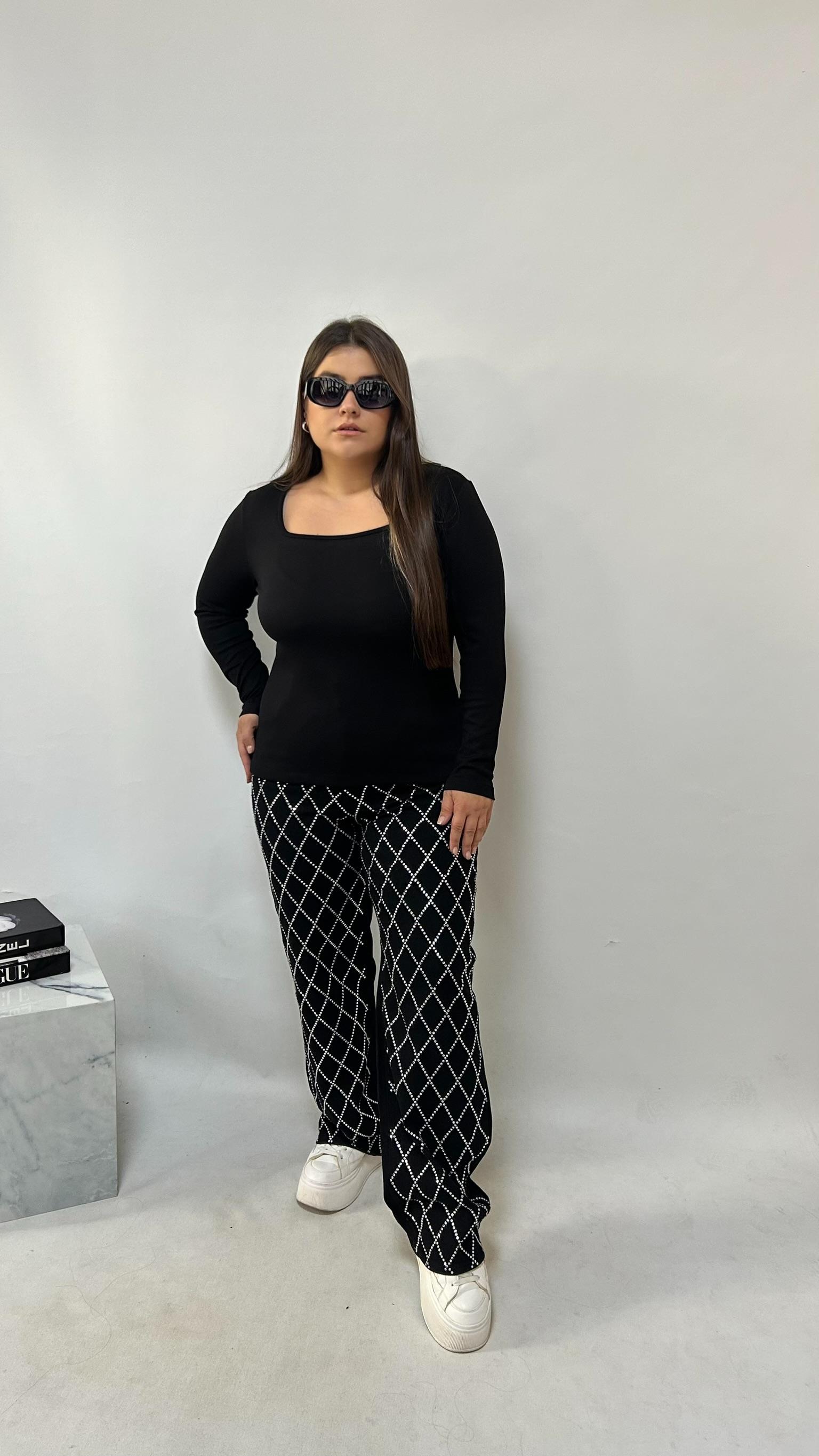 Siyah Kare Yaka Modal Kumaş Bluz 