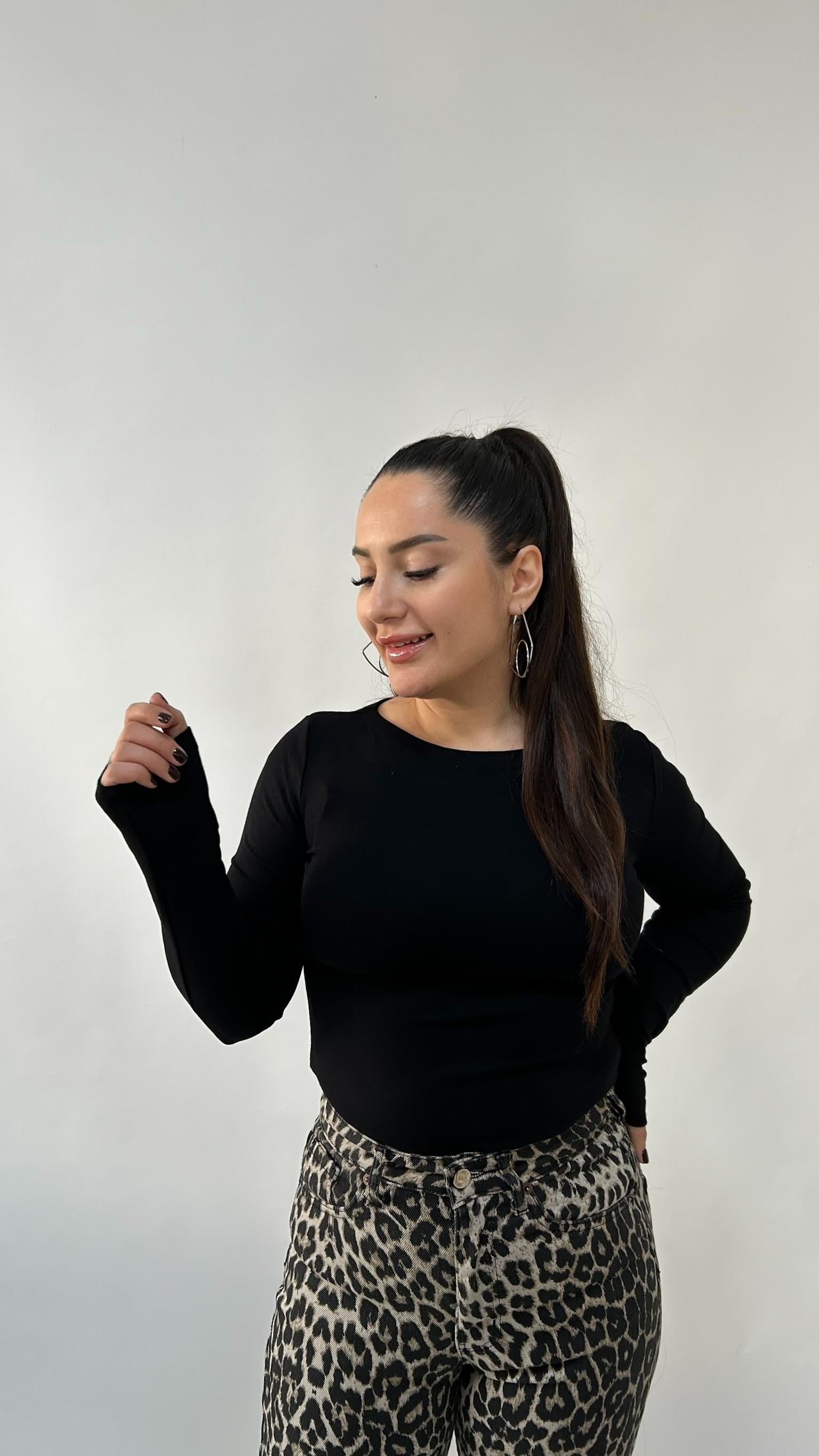 Siyah Kayık Yaka Bluz