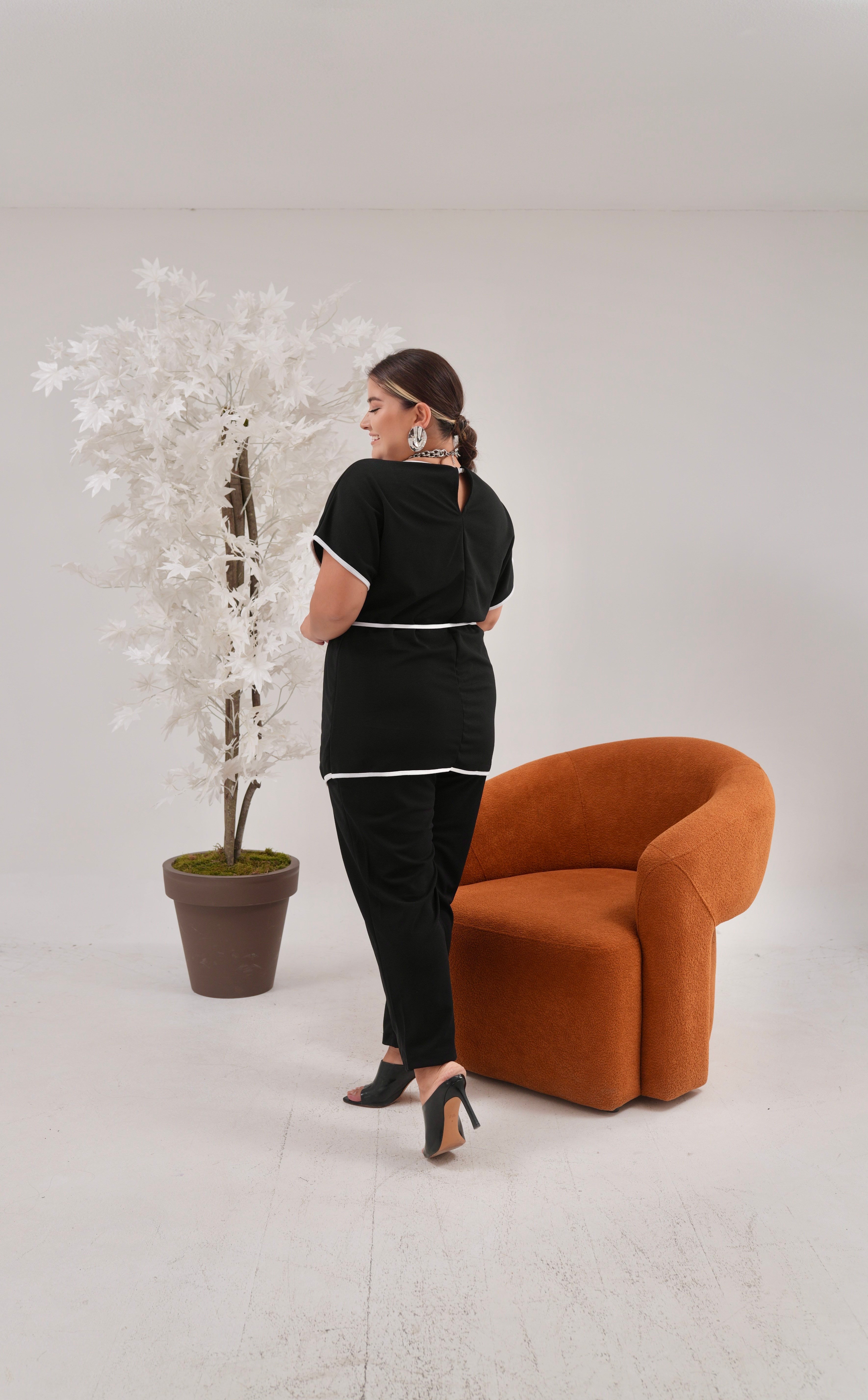 VLT01-Beyaz Biyeli Takım