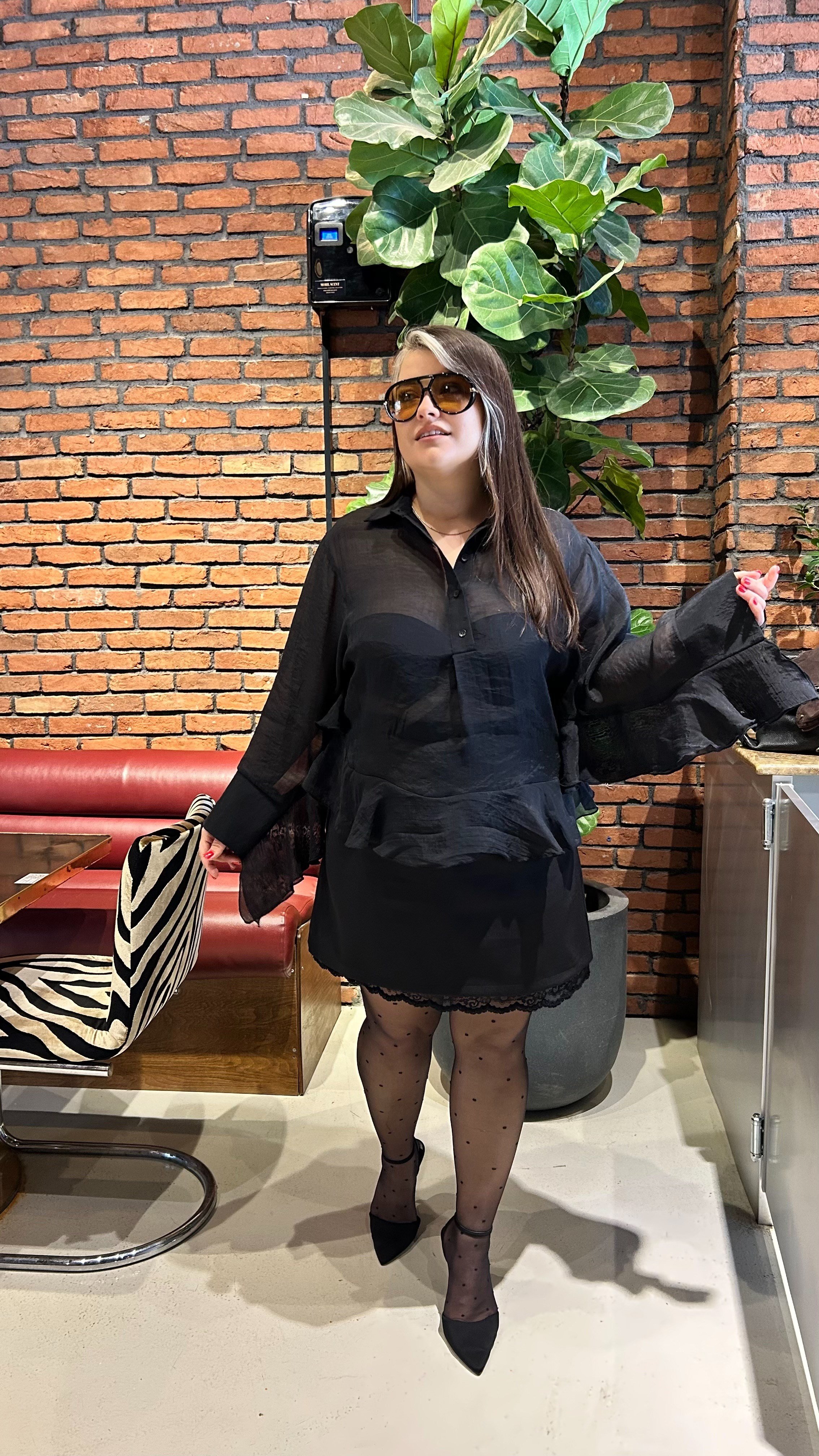 Volan Detaylı Siyah Organze Gömlek