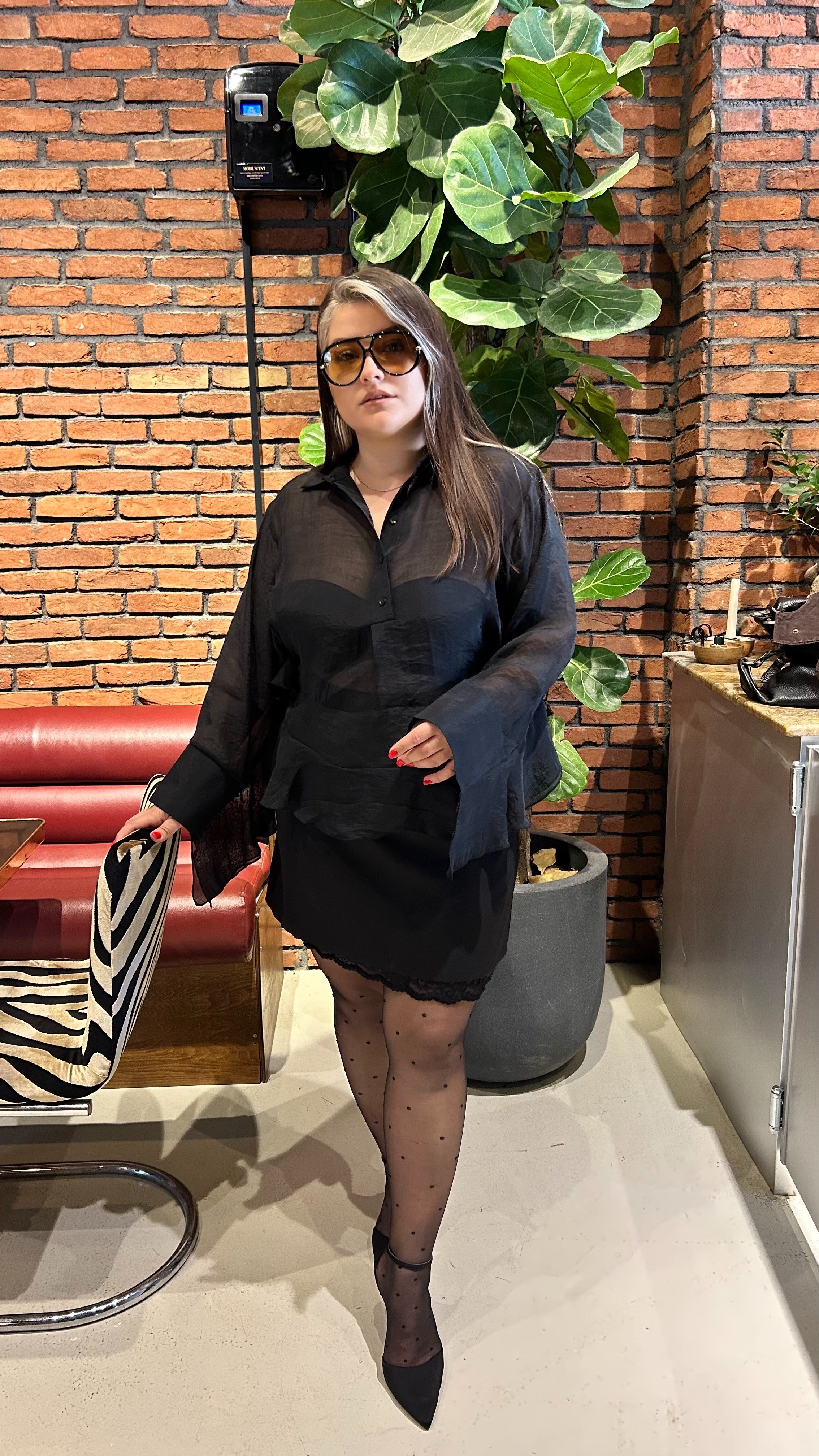 Volan Detaylı Siyah Organze Gömlek