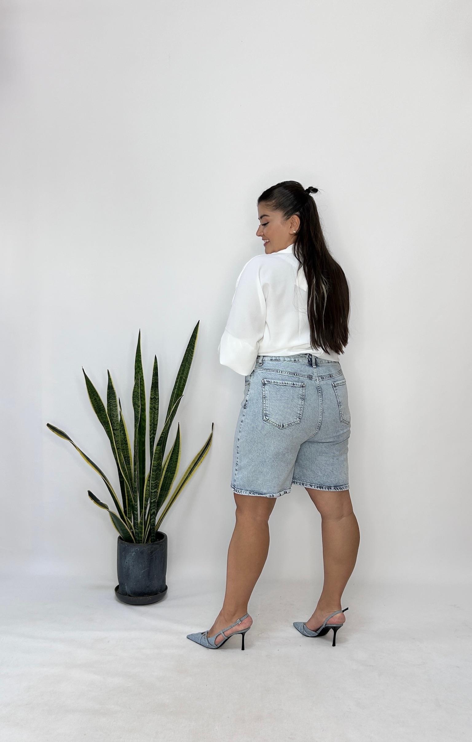 Yıkamalı Likralı Denim Şort