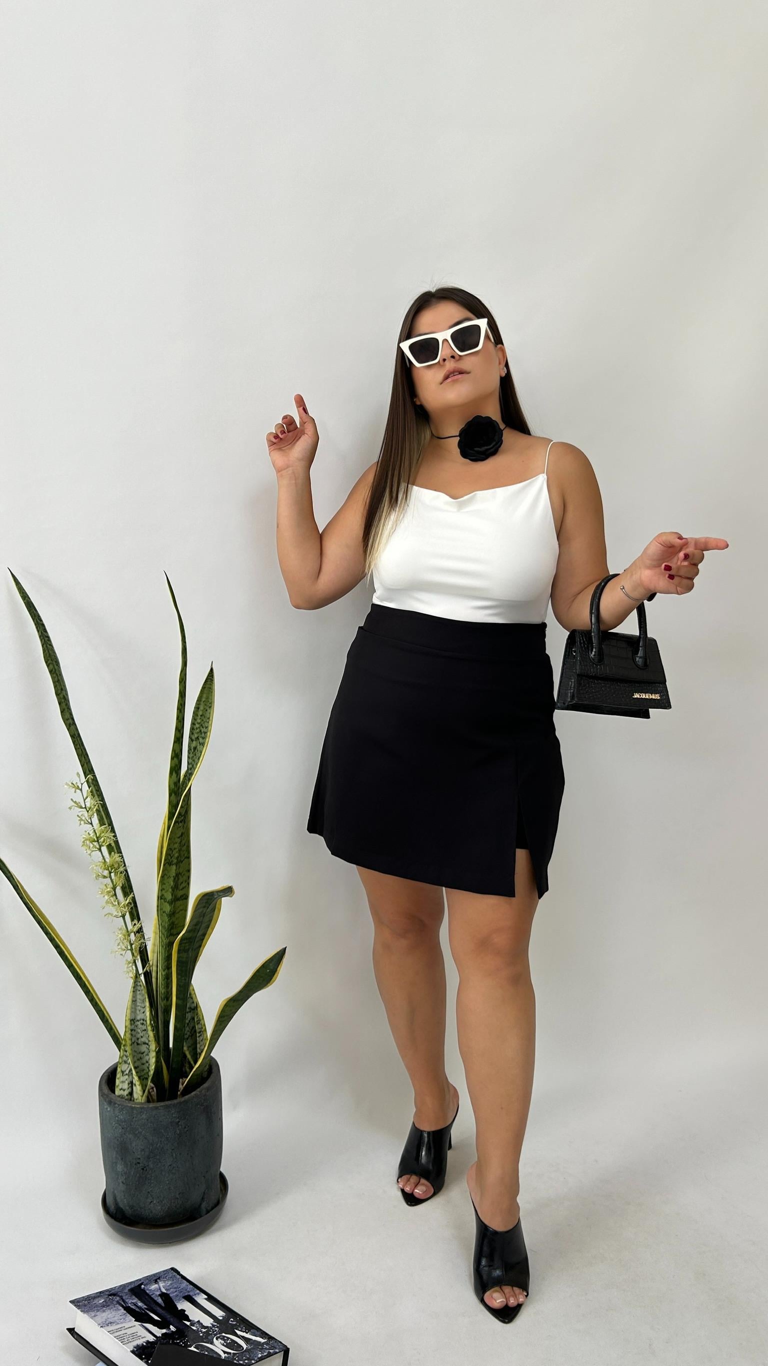 Yırtmaçlı Şort Etek 