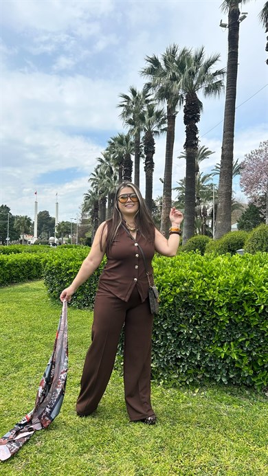 Gold Düğmeli Kahve Yelekli Takım