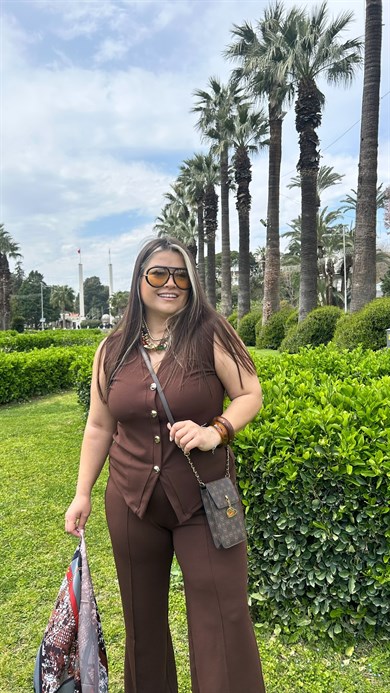 Gold Düğmeli Kahve Yelekli Takım