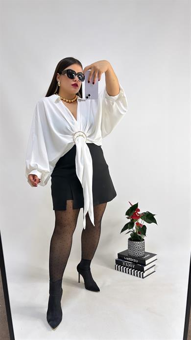 Gold Tokalı Beyaz Bluz