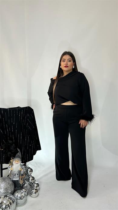 Otriş Detaylı Madonna Yaka Takım 