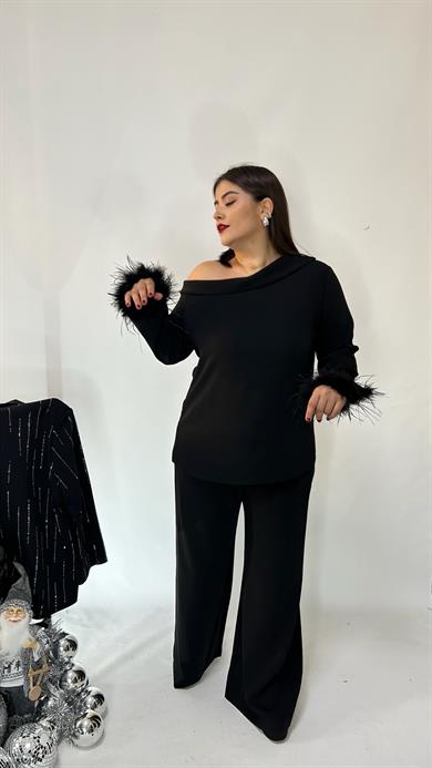 Otriş Detaylı Madonna Yaka Takım 