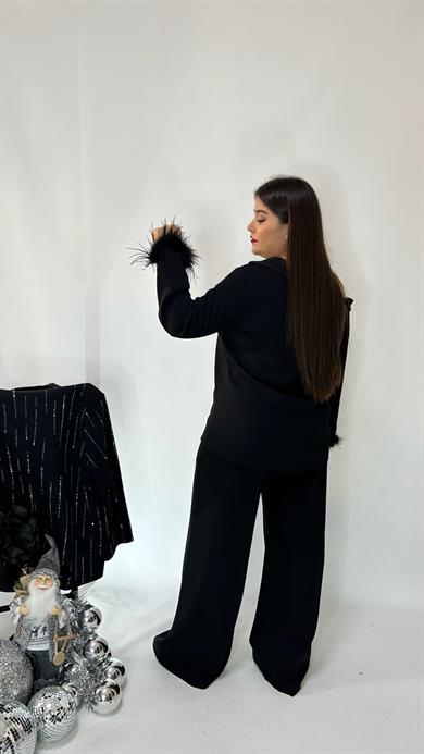 Otriş Detaylı Madonna Yaka Takım 