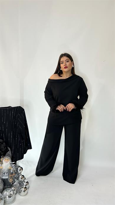 Otriş Detaylı Madonna Yaka Takım 