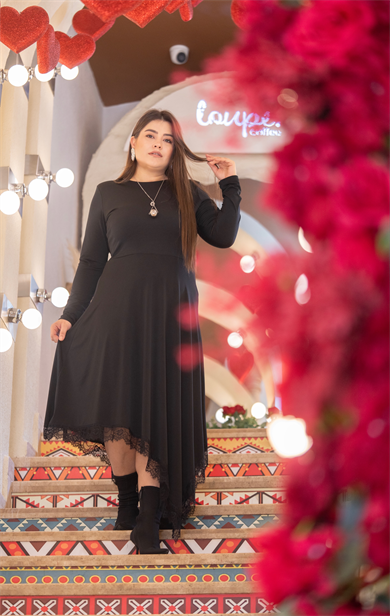 Siyah Dantel Detaylı Elbise