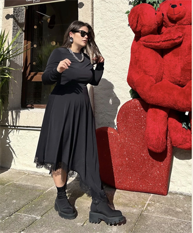 Siyah Dantel Detaylı Elbise