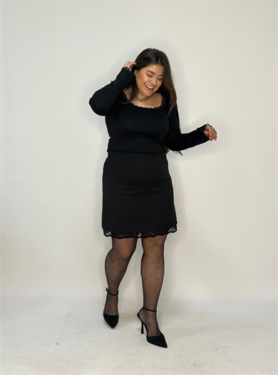 Siyah Dantel Detaylı Kare Yaka Modal Kumaş Bluz 