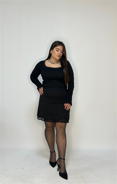 Siyah Dantel Detaylı Kare Yaka Modal Kumaş Bluz 