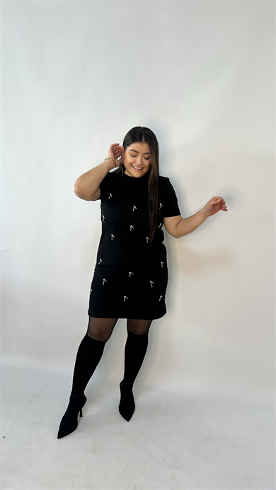 Siyah Taşlı Elbise