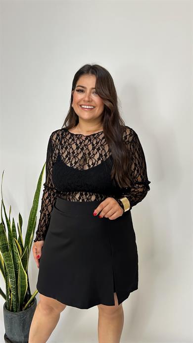 Siyah Yırtmaçlı Şort Etek