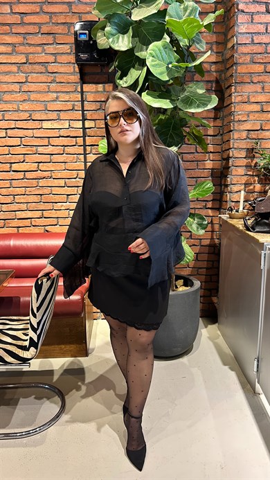 Volan Detaylı Siyah Organze Gömlek