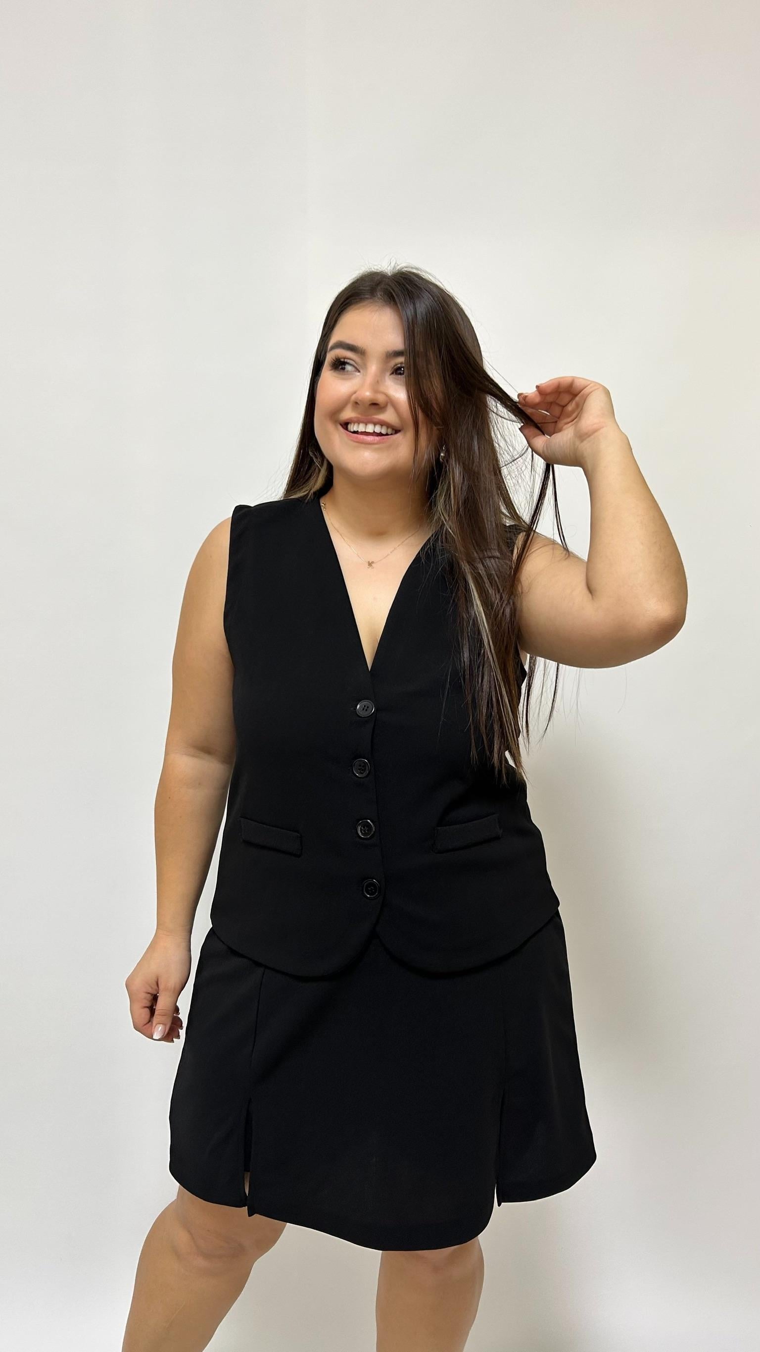 Çift Yırtmaçlı Siyah Şort Etek