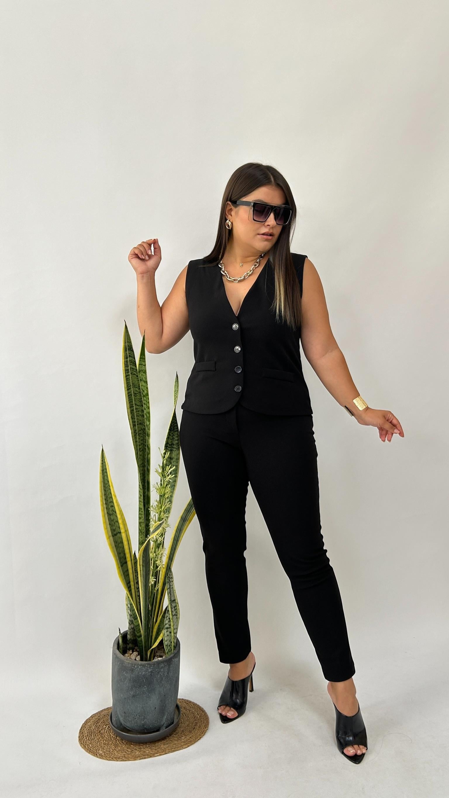 Sihirli Yelekli Dar Paça Pantolon Takım 