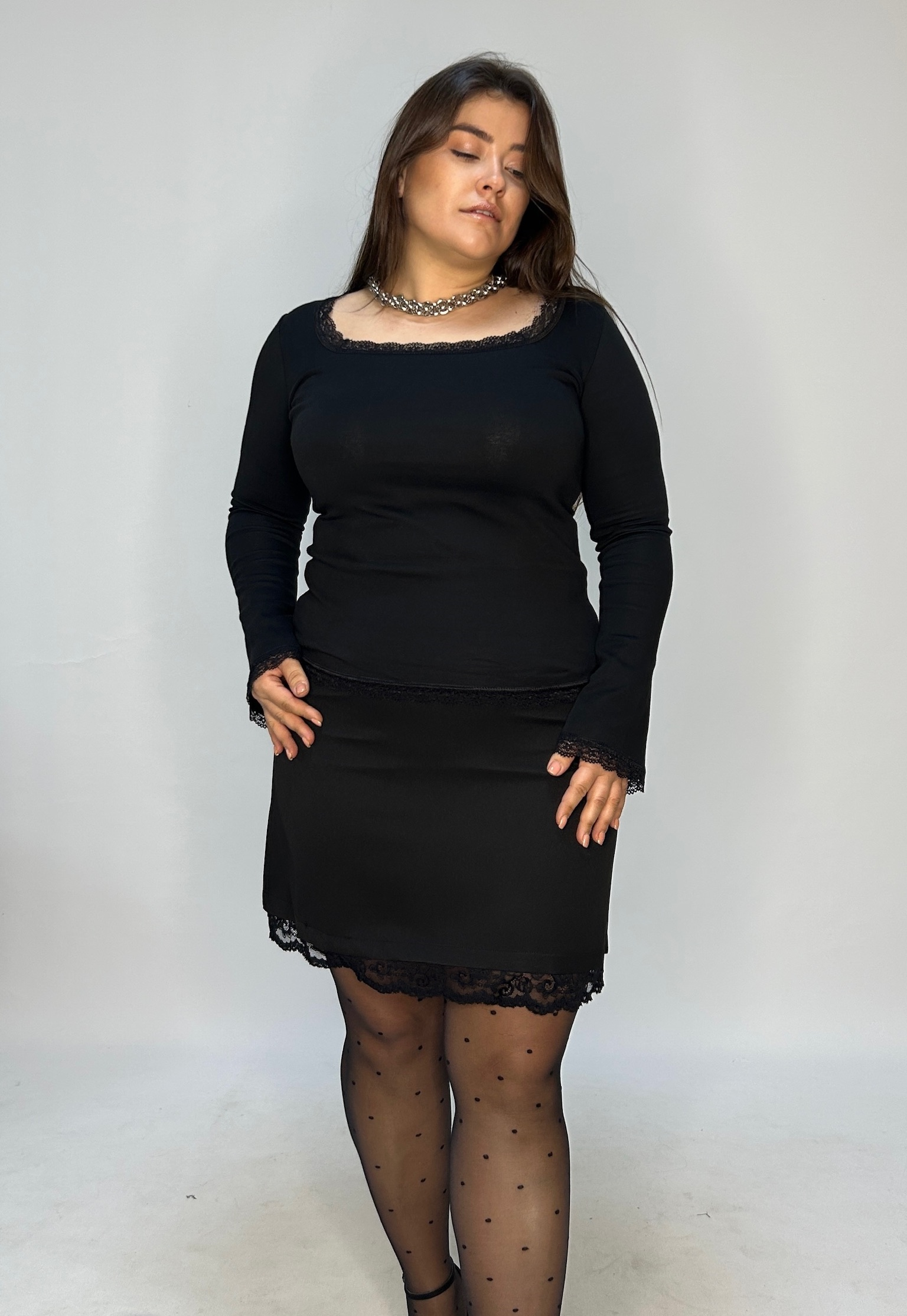 Siyah Dantel Detaylı Kare Yaka Modal Kumaş Bluz 