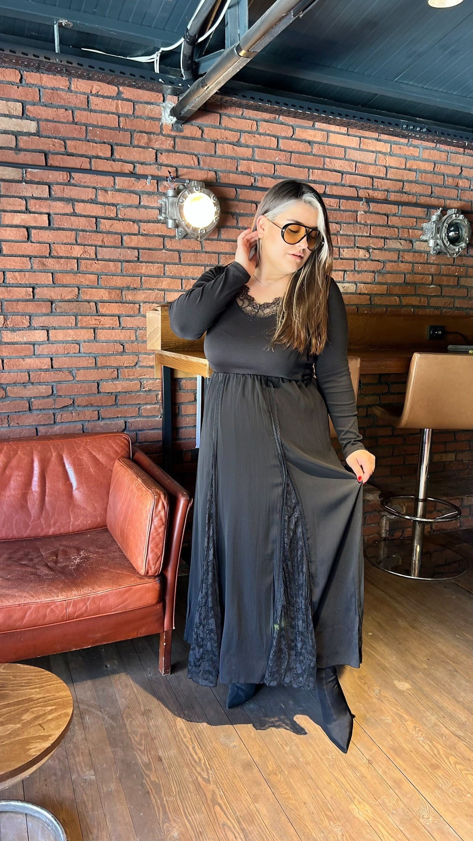 Siyah Dantel Dilimli Etek 