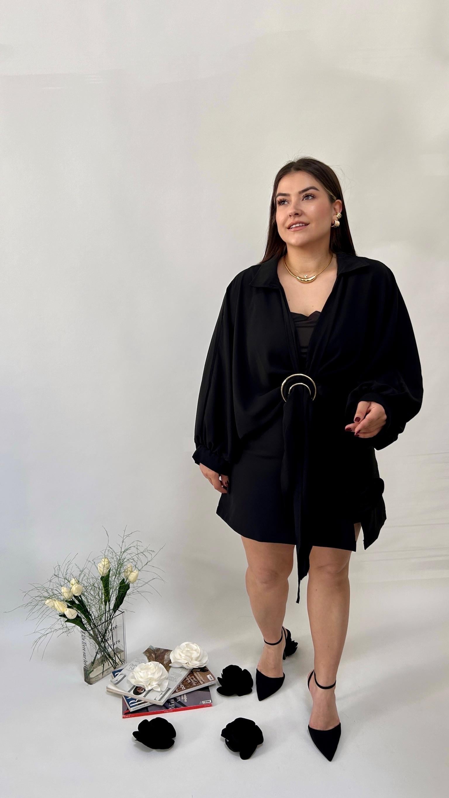 Siyah Gold Toka Detaylı Bluz 