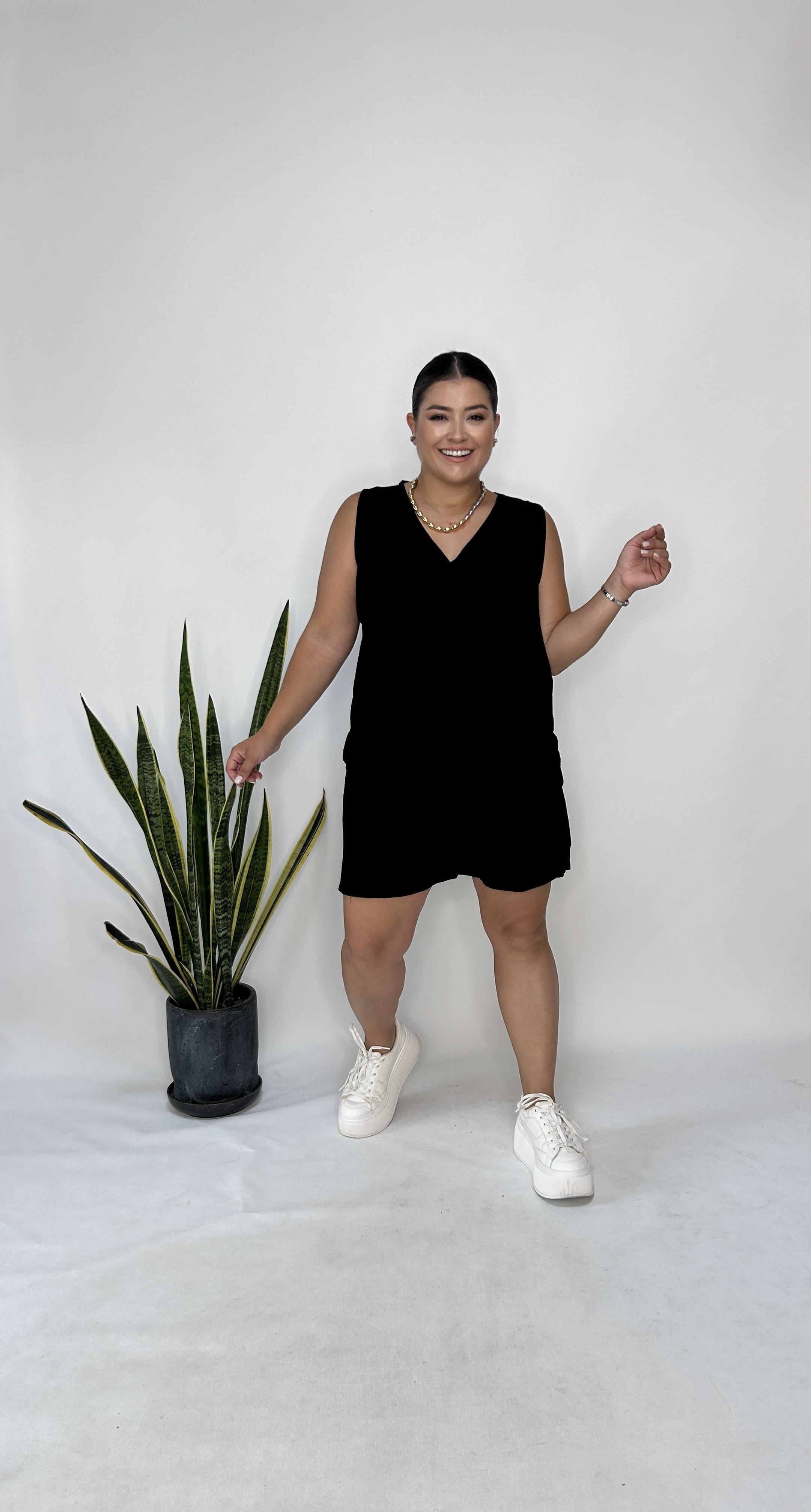 Siyah Keten Karışımlı Şortlu Takım 