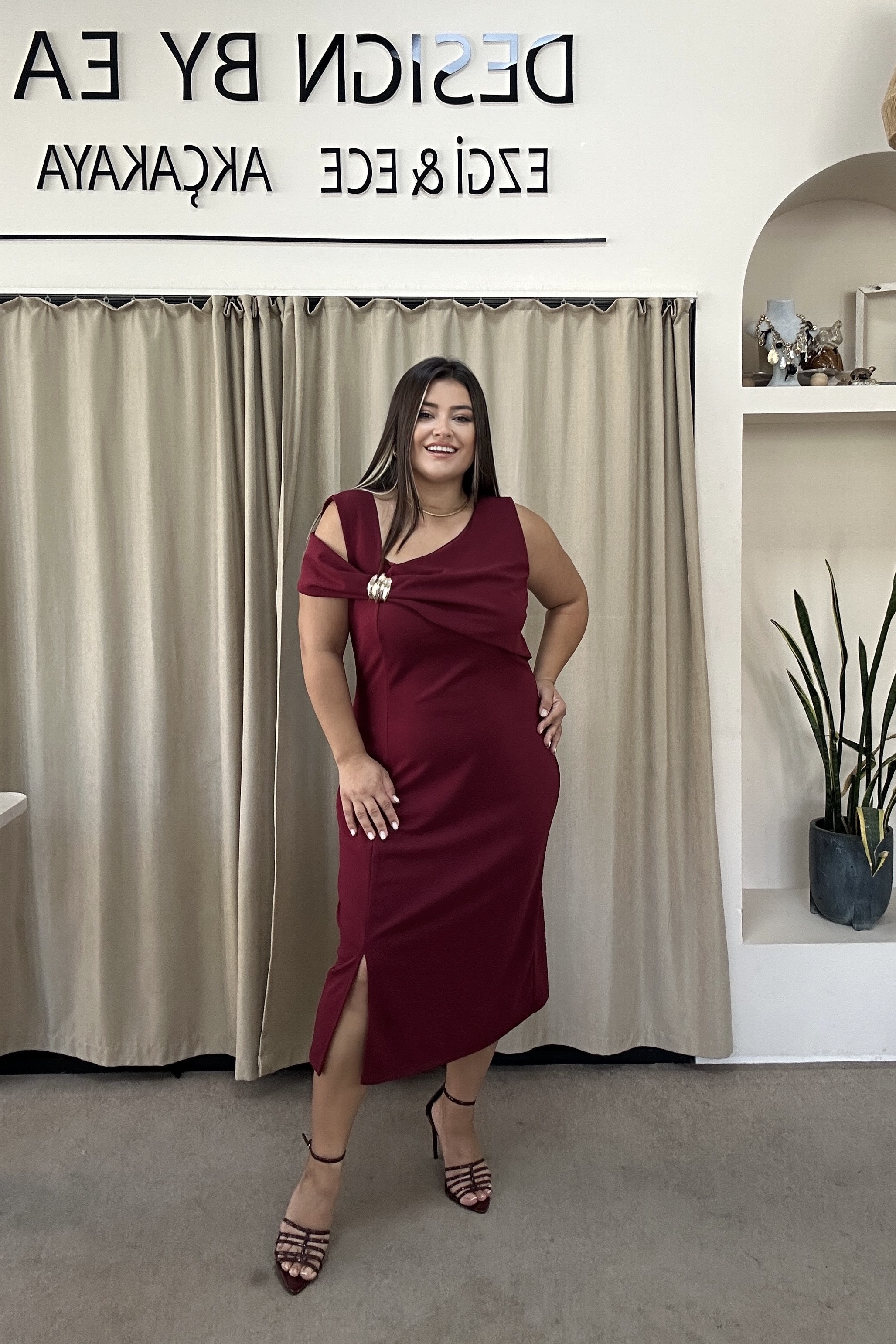 TRV07-Bordo Omuz Dekolte Detaylı Elbise