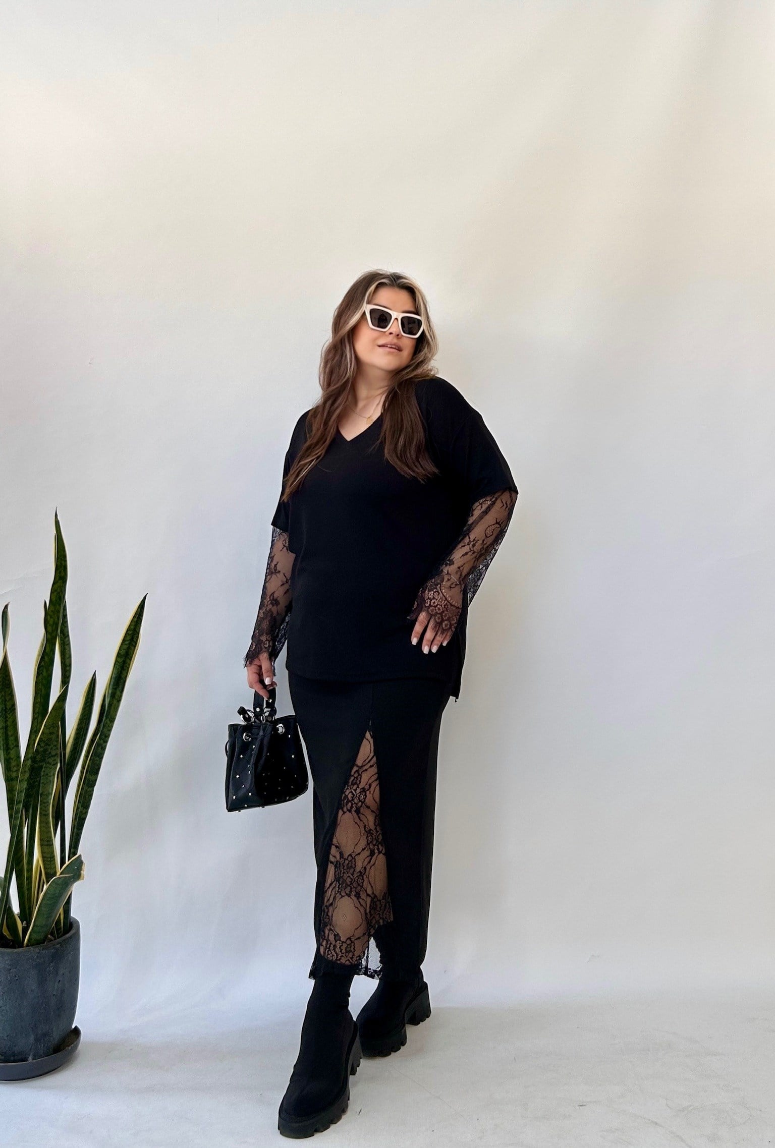 Yırtmaçlı Dantelli Etek