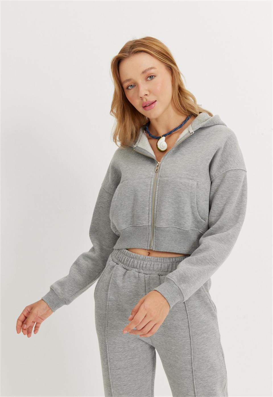 Kadın Gri Renk Kapüşonlu Şardonlu Crop Sweatshirt Hırka