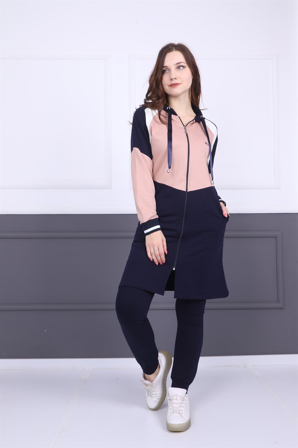 915803075 - Bayan Nakışlı Kapüşonlu Fermuarlı Tesettür Eşofman Takımı -westbound