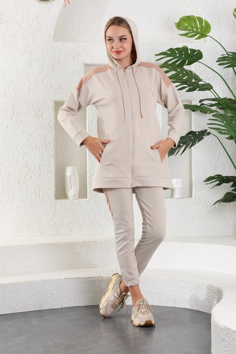 614-wb-bej-s - Bej Pudra Kadın Sweatshirt Jogger Takımı  Kapşonlu Fermuarlı Cepli -westbound