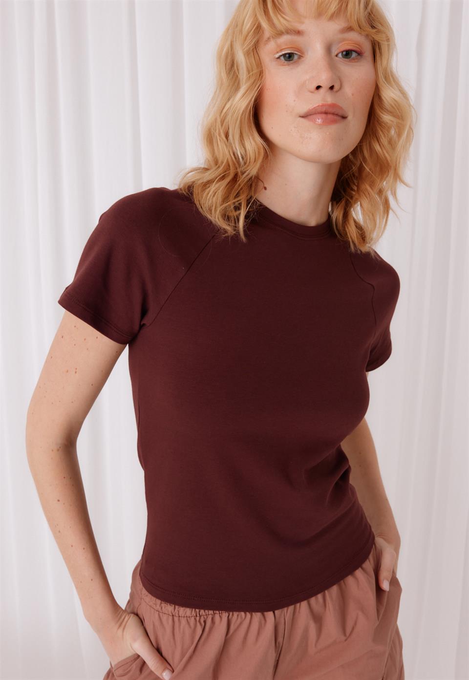 TG076 - Kadın Çikolata Kısa Kollu T-Shirt -TUBİA