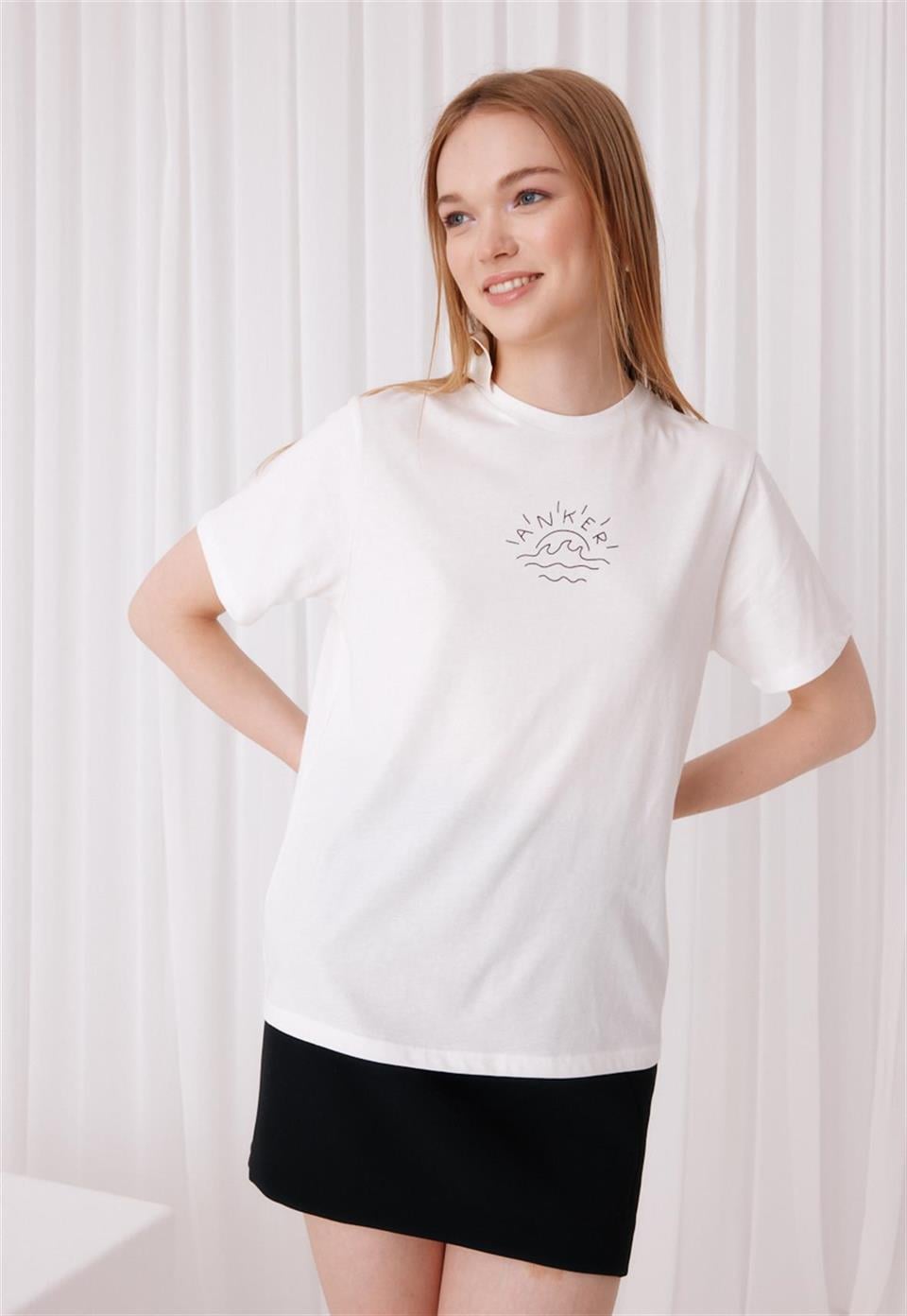 Kadın Ekru Renk Kısa Kollu Anker Baskılı T-Shirt