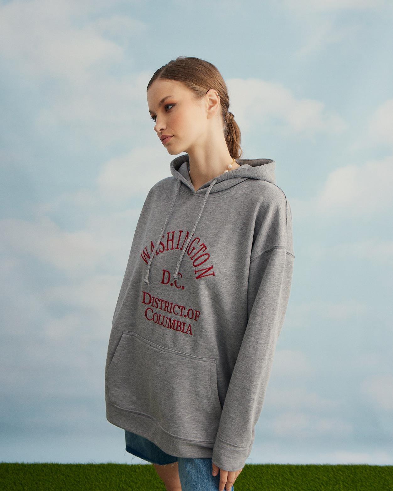 Kadın Gri Renk Baskılı Kapüşonlu Oversize Sweatshirt