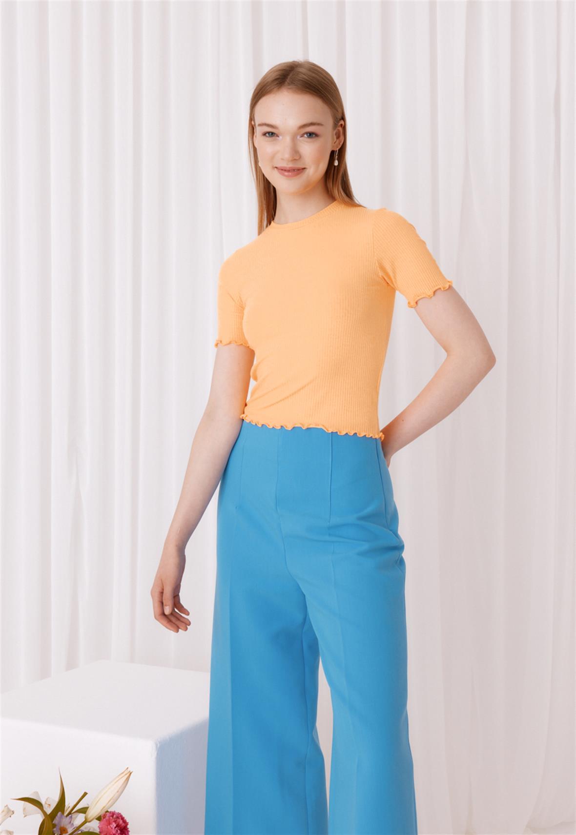 Kadın Orange Renk Fırfırlı Kısa Kollu T-Shirt