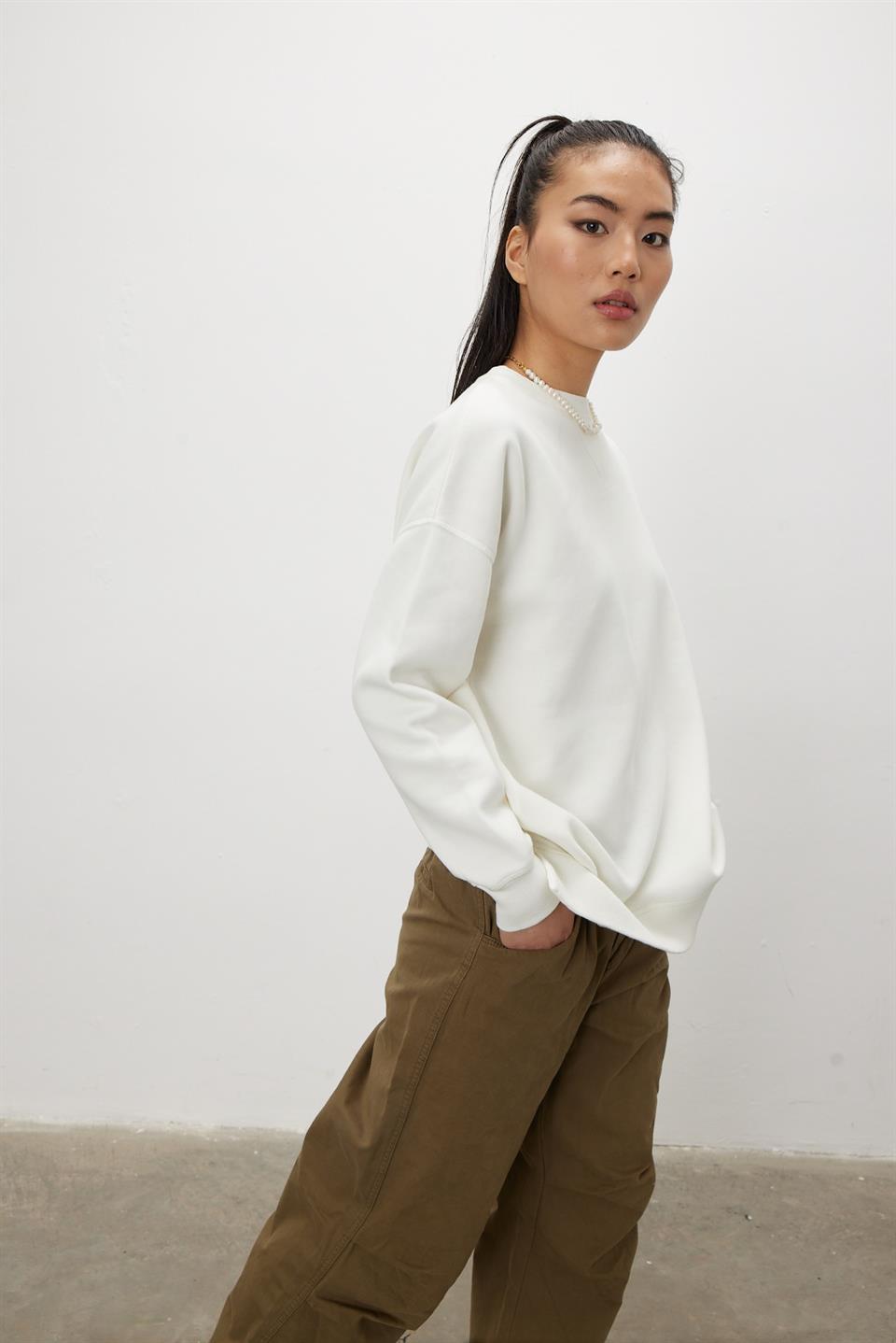BF027 - Kadın V Detaylı Sweatshirt -TUBİA
