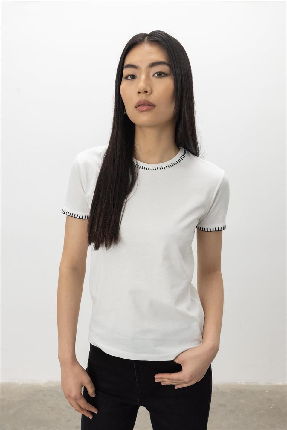 Nakış Detaylı T-Shirt