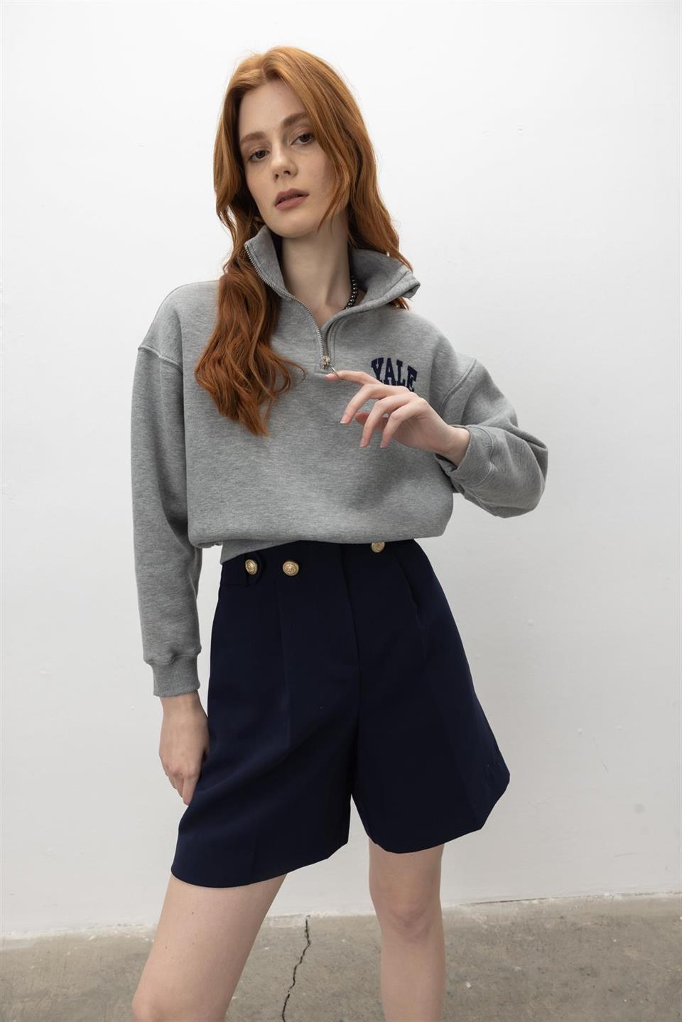 Şardonlu Yale Nakış Baskılı Crop Sweatshirt