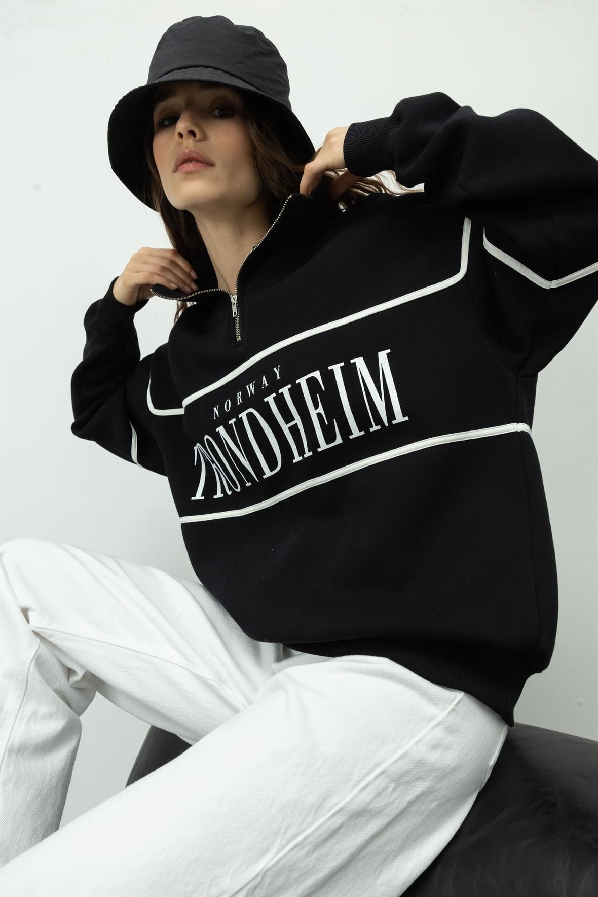 Şardonlu Yarım Fermuarlı Baskılı Sweatshirt