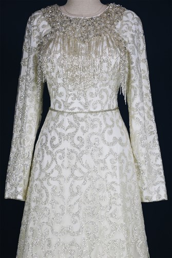 05-553 Komple İşlemeli Simli Pullu Taşlı Abiye - Ekru